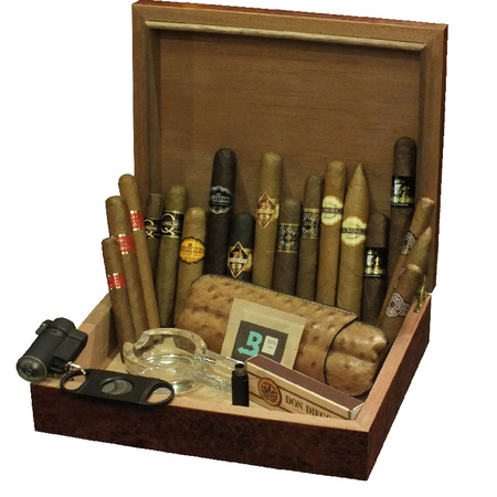 https://www.zigarrendirekt.de/media/image/product/1681/md/grosses-sortiment-mit-humidor-18-zigarren-und-reichlich-zubehoer.jpg
